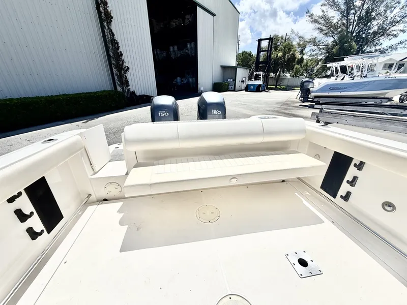 Slide: The Image of Robalo R247 Dual Console 2012 - 6461767