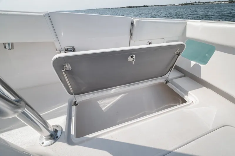 Slide: The Image of Custom Island Runner/Marquesa 2025 - 6462523