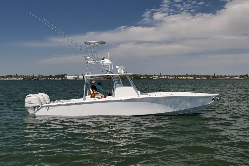 Slide: The Image of Custom Island Runner/Marquesa 2025 - 6462479