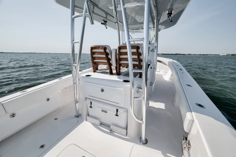 Slide: The Image of Custom Island Runner/Marquesa 2025 - 6462528