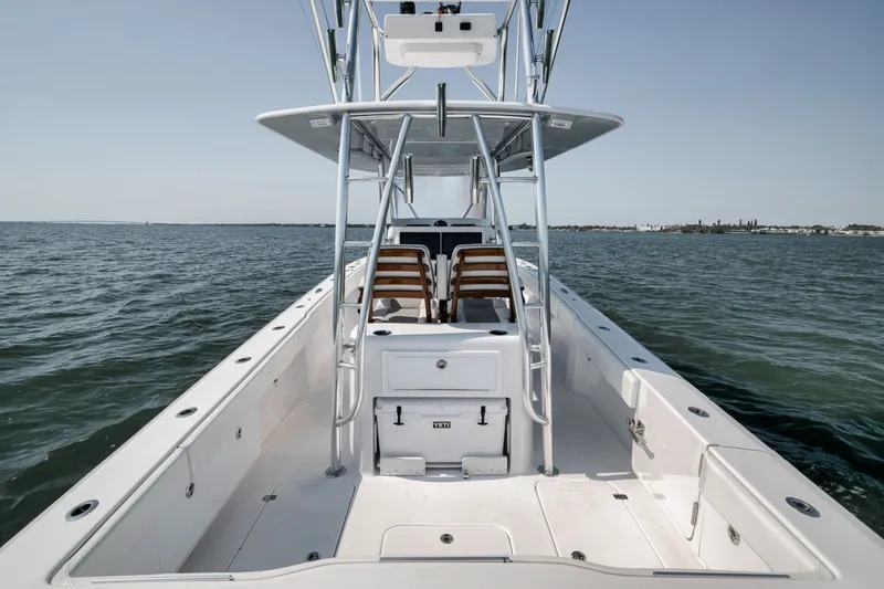Slide: The Image of Custom Island Runner/Marquesa 2025 - 6462531