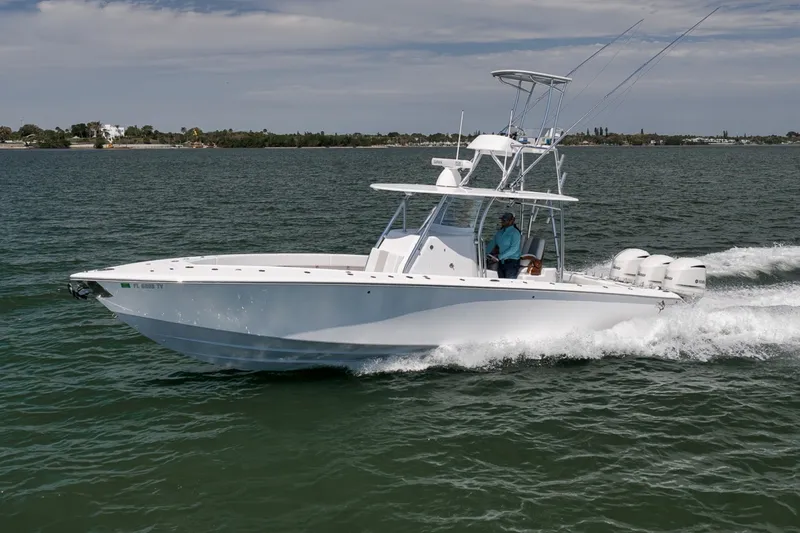 Slide: The Image of Custom Island Runner/Marquesa 2025 - 6462490