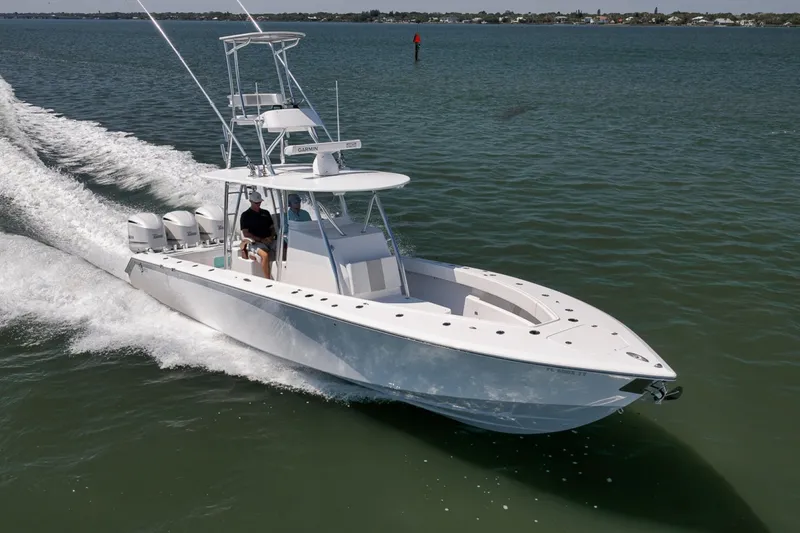 Slide: The Image of Custom Island Runner/Marquesa 2025 - 6462495