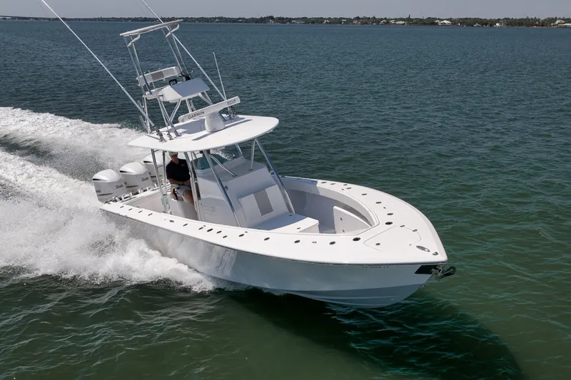 Slide: The Image of Custom Island Runner/Marquesa 2025 - 6462499