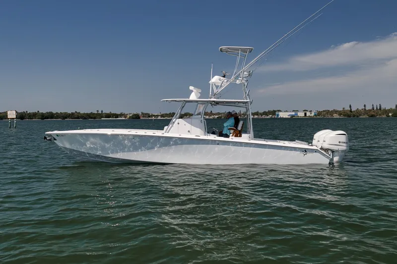 Slide: The Image of Custom Island Runner/Marquesa 2025 - 6462476