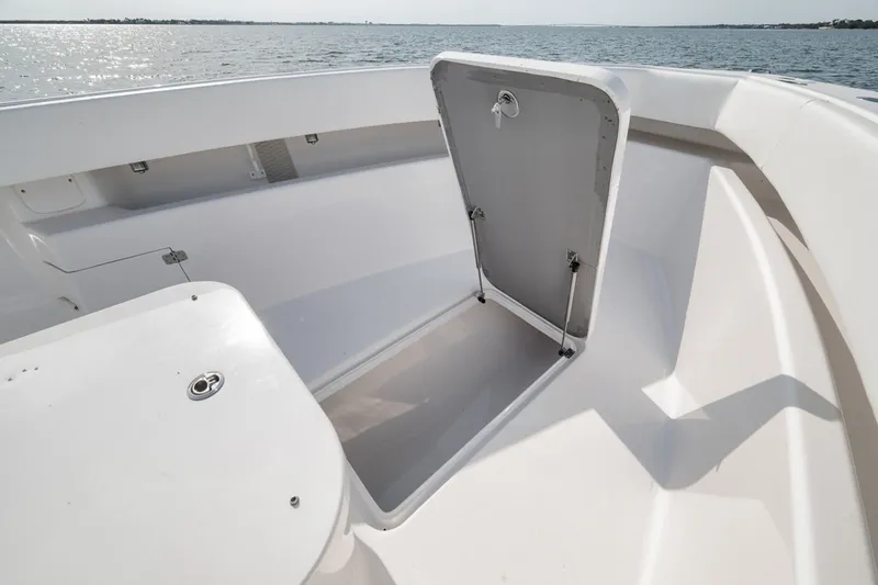Slide: The Image of Custom Island Runner/Marquesa 2025 - 6462507