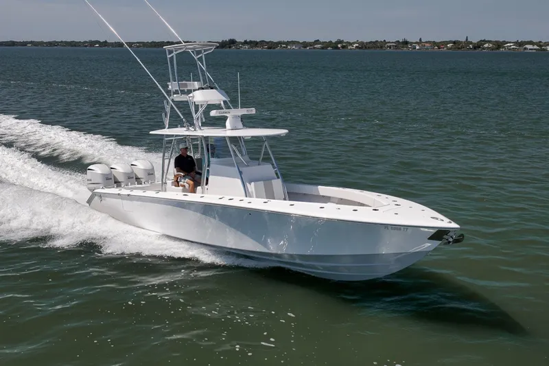 Slide: The Image of Custom Island Runner/Marquesa 2025 - 6462494