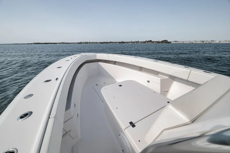 Slide: The Image of Custom Island Runner/Marquesa 2025 - 6462504