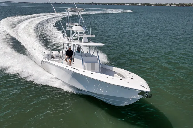 Slide: The Image of Custom Island Runner/Marquesa 2025 - 6462502