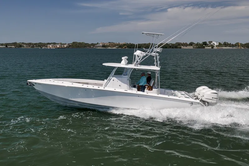 Slide: The Image of Custom Island Runner/Marquesa 2025 - 6462491