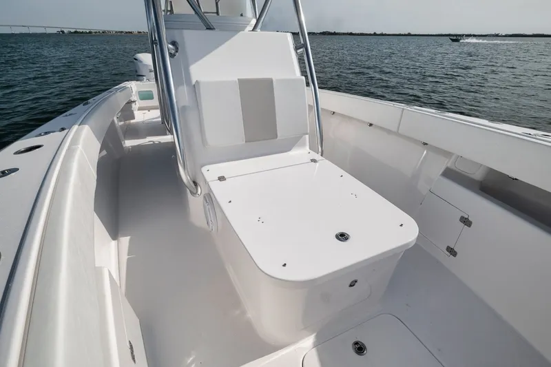 Slide: The Image of Custom Island Runner/Marquesa 2025 - 6462509