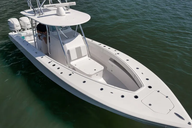 Slide: The Image of Custom Island Runner/Marquesa 2025 - 6462474