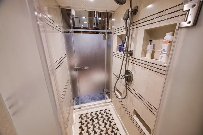 Slide: The Image of Viking 92 Sky Bridge 2018 - 6471102