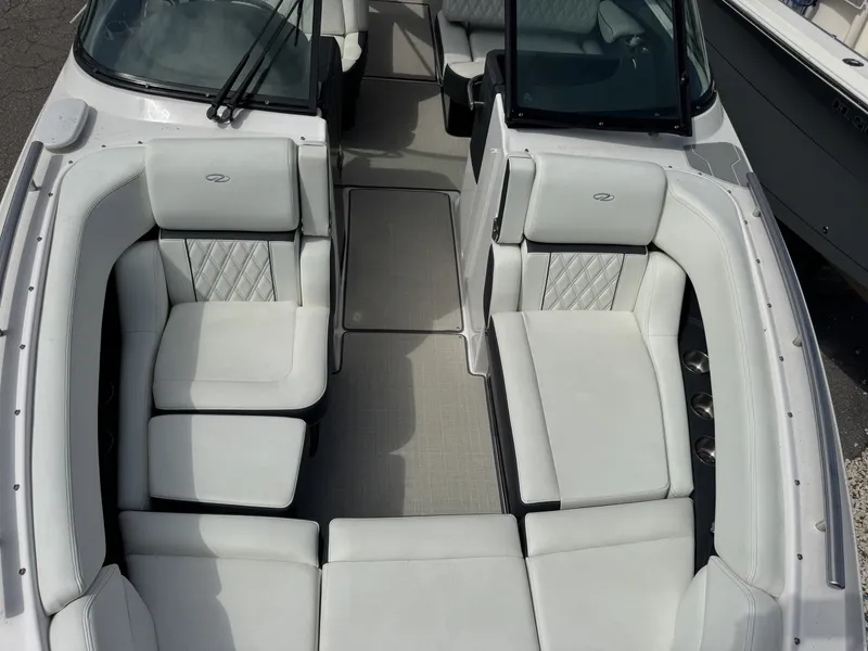 Slide: The Image of Regal 290 OBX 2021 - 6471367