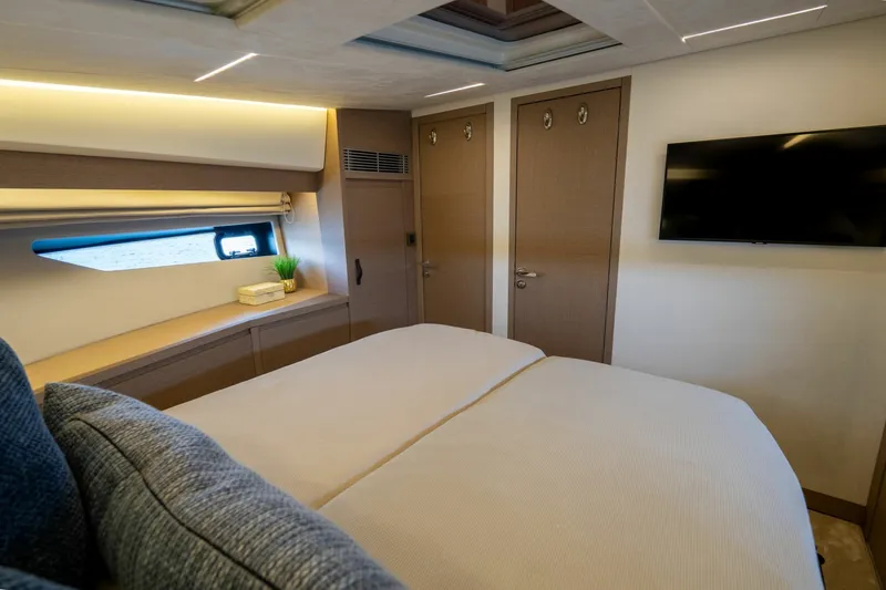 Slide: The Image of Prestige 520 2022 - 6833040