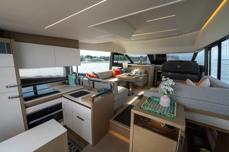 Slide: The Image of Prestige 520 2022 - 6821740