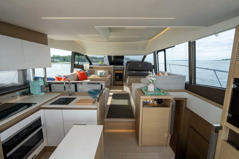 Slide: The Image of Prestige 520 2022 - 6833051