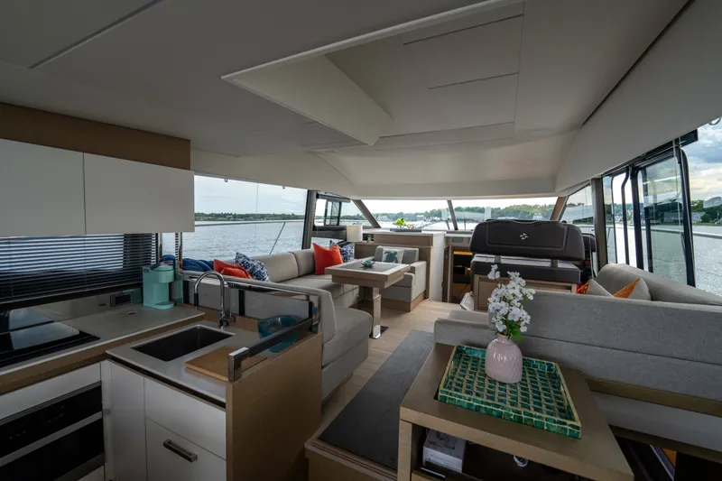 Slide: The Image of Prestige 520 2022 - 6833065