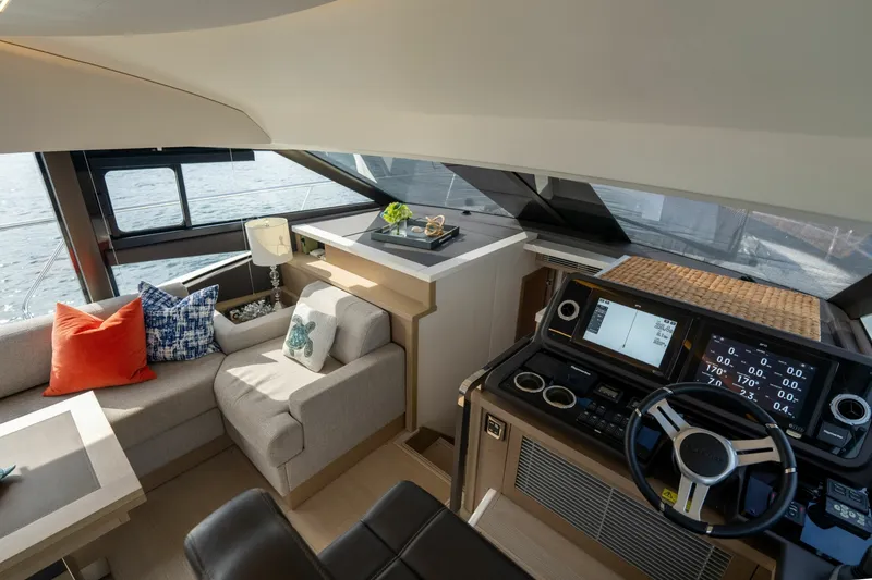 Slide: The Image of Prestige 520 2022 - 6833048
