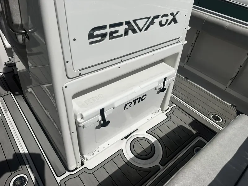 Slide: The Image of Sea Fox 28 2022 - 6472484