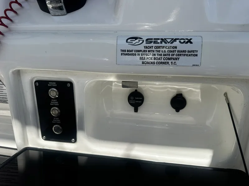 Slide: The Image of Sea Fox 28 2022 - 6472498