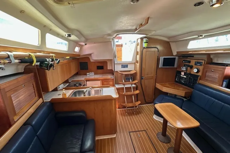 Slide: The Image of 2005 Catalina 350 - 6474283