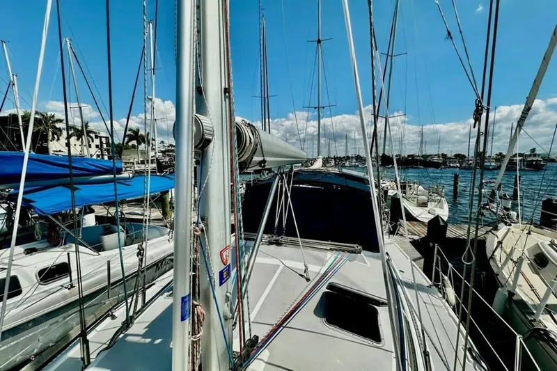 Slide: The Image of 2005 Catalina 350 - 6474279