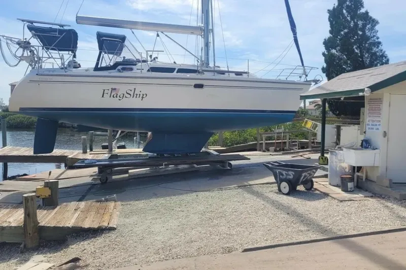 Slide: The Image of 2005 Catalina 350 - 6474281