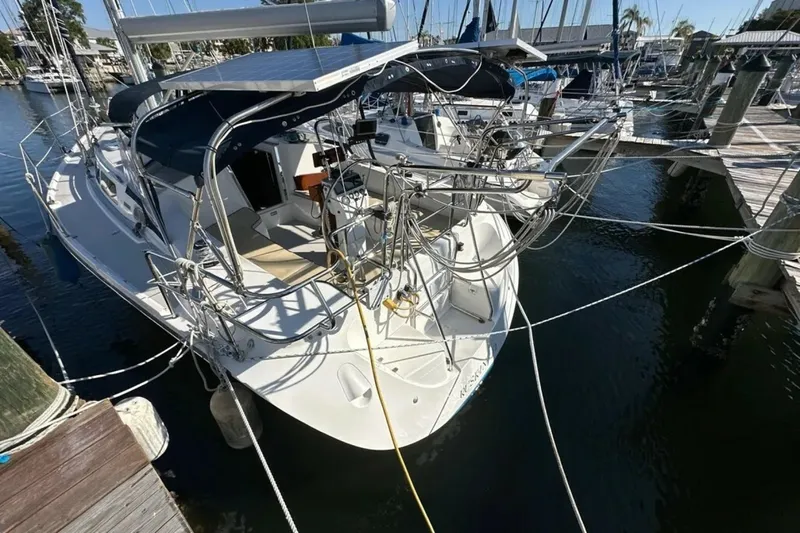 Slide: The Image of 2005 Catalina 350 - 6474278
