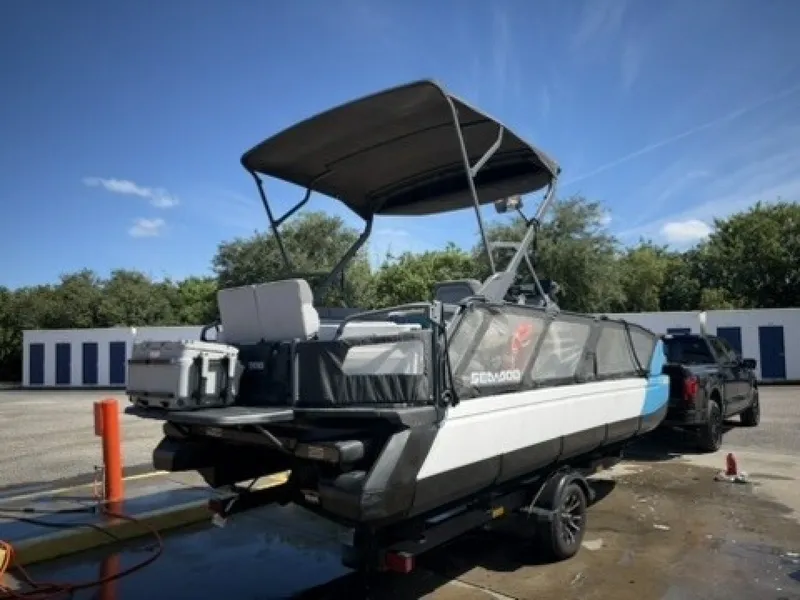 Slide: The Image of Sea-Doo 21 Switch Cruise 2023 - 6474289