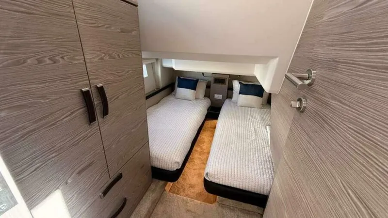 Slide: The Image of Greenline 48 Fly Hybrid 2024 - 6481483