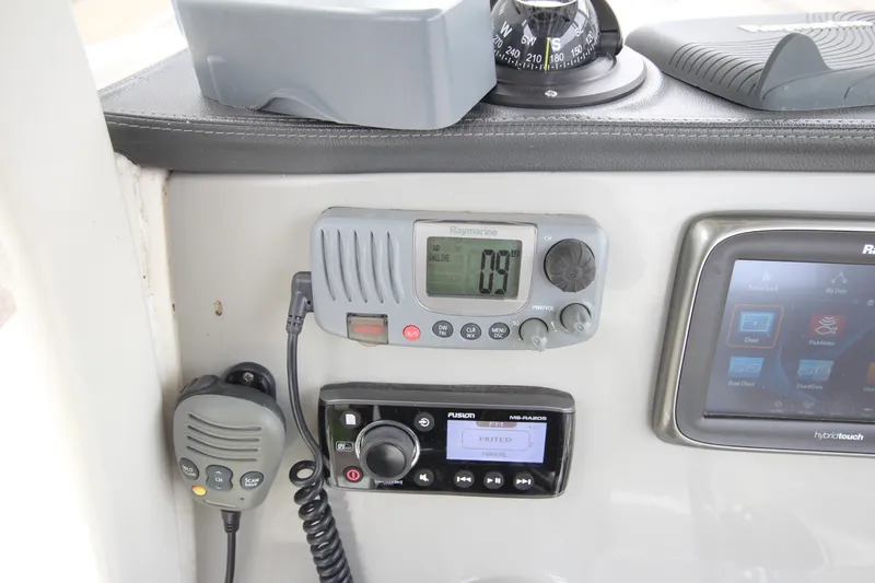 Slide: The Image of Boston Whaler 210 Dauntless 2014 - 6518294