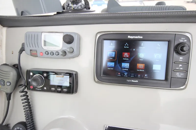 Slide: The Image of Boston Whaler 210 Dauntless 2014 - 6518295