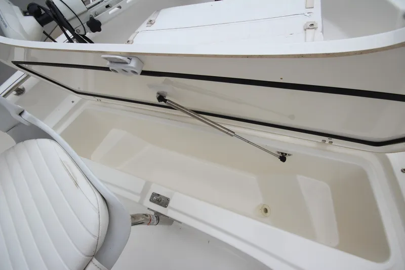 Slide: The Image of Boston Whaler 210 Dauntless 2014 - 6518301