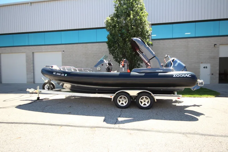 Slide: The Image of Zodiac Medline 7.5 NEO & Custom Trailer 2021 - 6483304