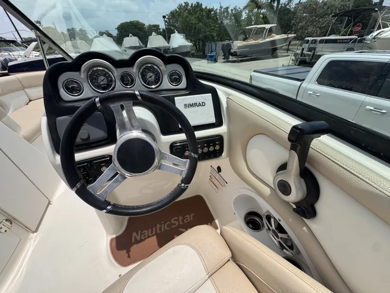 Slide: The Image of NauticStar 243 DC 2018 - 6483324