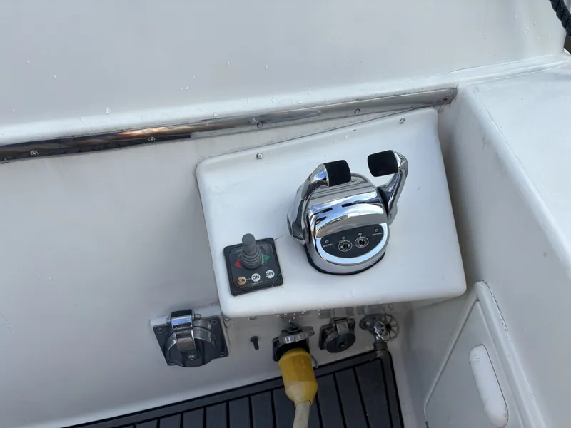 Slide: The Image of Ocean Yachts Cockpit Motor Yacht 1995 - 7518545