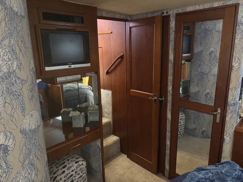 Slide: The Image of Ocean Yachts Cockpit Motor Yacht 1995 - 7518520