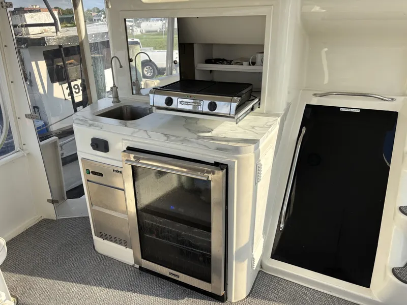 Slide: The Image of Ocean Yachts Cockpit Motor Yacht 1995 - 7518537