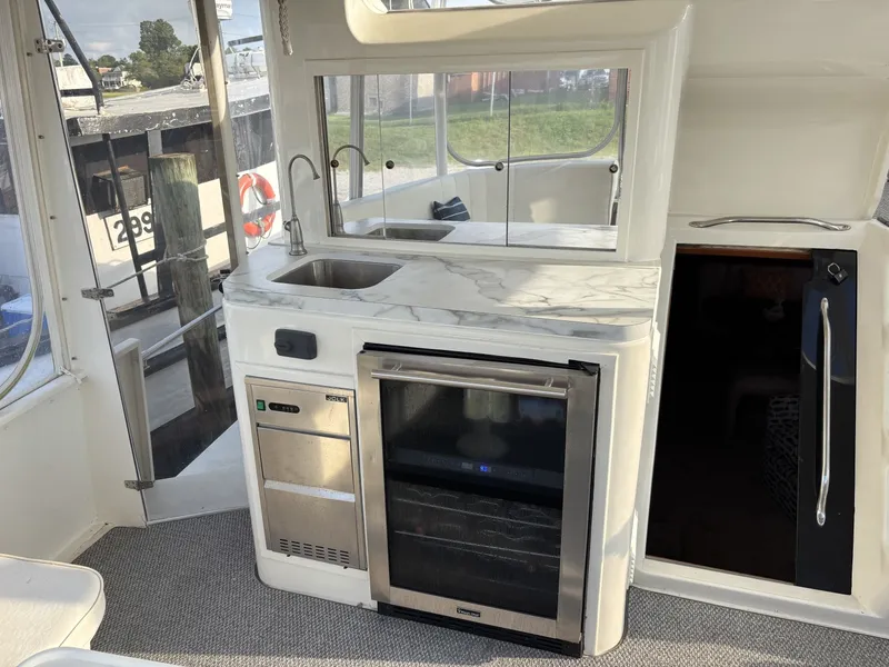 Slide: The Image of Ocean Yachts Cockpit Motor Yacht 1995 - 7518535