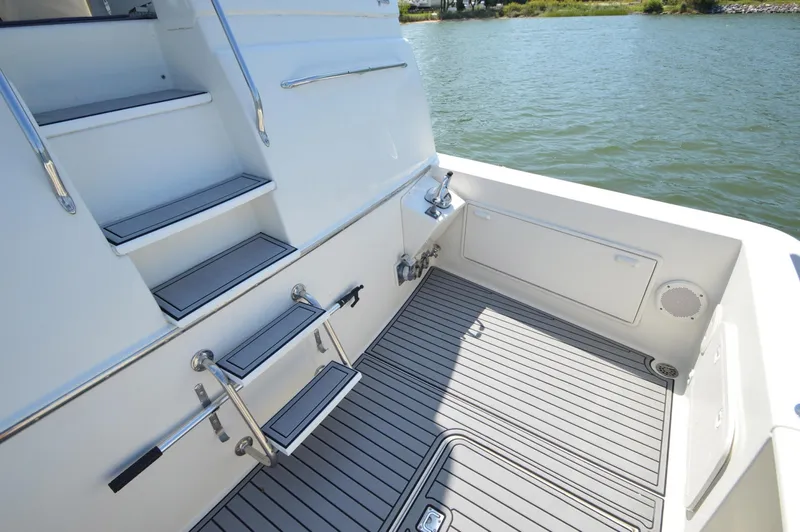 Slide: The Image of Ocean Yachts Cockpit Motor Yacht 1995 - 6484389