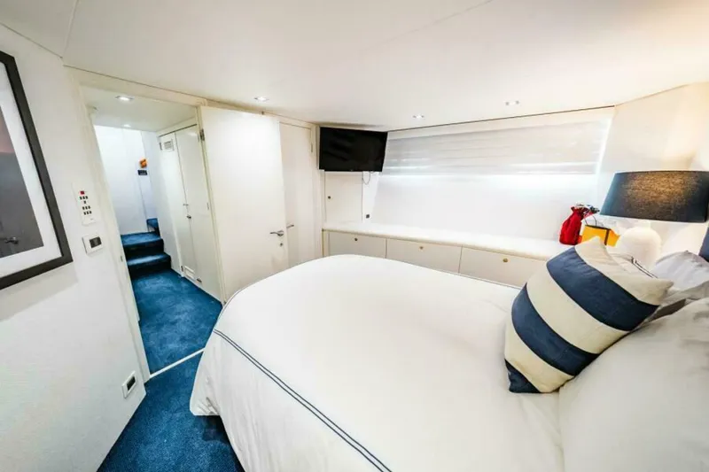 Slide: The Image of Forward Cabin Looking Aft    - 6484480