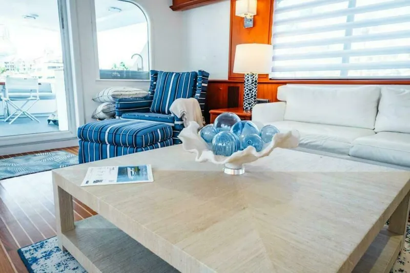 Slide: The Image of Salon    - 6484449