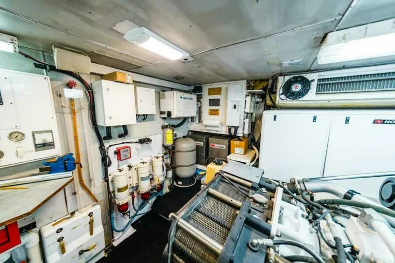 Slide: The Image of Ahead of Stbd. Engine - 6484514