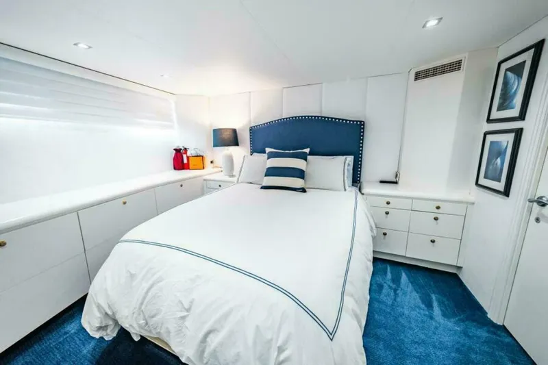 Slide: The Image of VIP Looking Aft   - 6484473