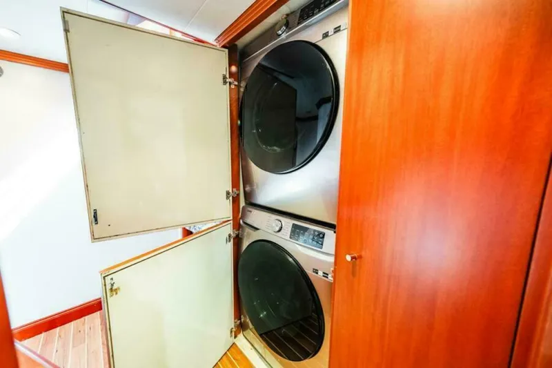 Slide: The Image of Foyer Laundry   - 6484456