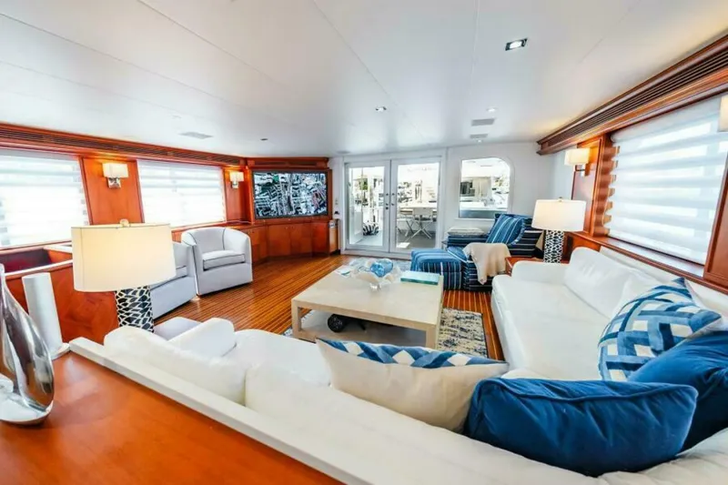 Slide: The Image of Salon Looking Aft    - 6484450