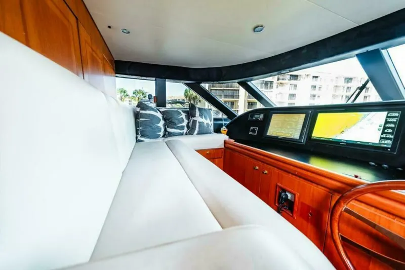 Slide: The Image of Pilothouse Seating    - 6484484