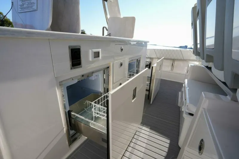 Slide: The Image of Regal 38 SAV 2027 - 6484716