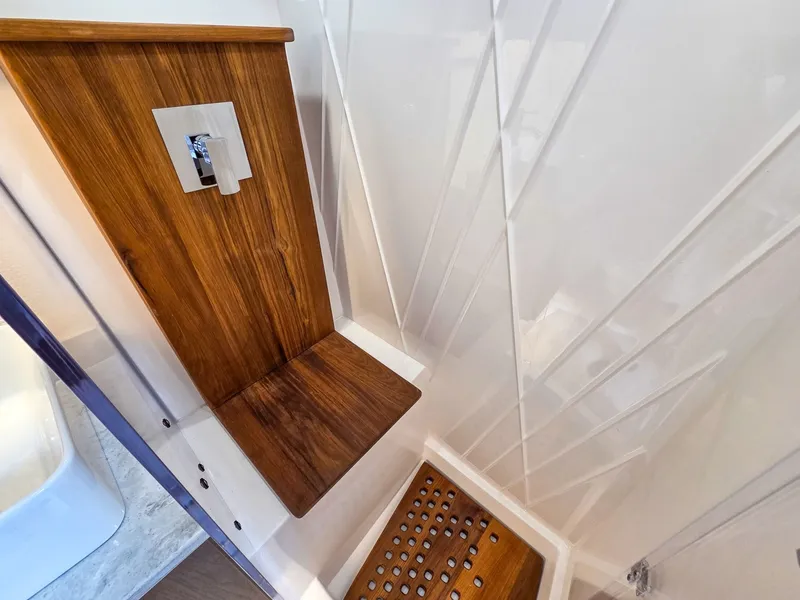 Slide: The Image of Regal 38 SAV 2027 - 7220523